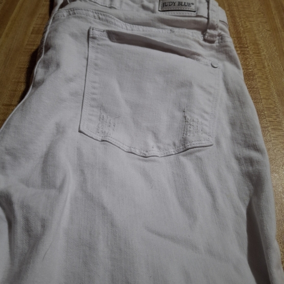 Judy Blue White Distressed Skinny Jean 13/31 - Picture 6 of 6